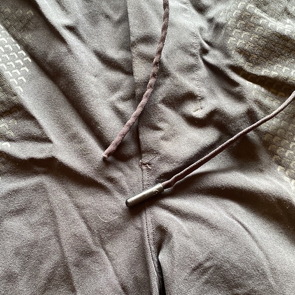 Men’s Dark Grey Lululemon Shorts - Picture 4 of 6